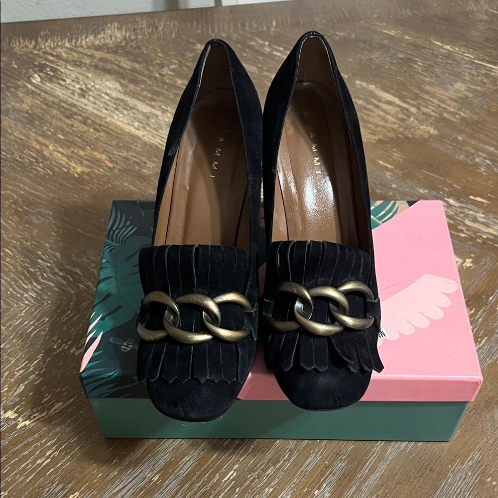 Chic Black Suede Heels with Chain Detail